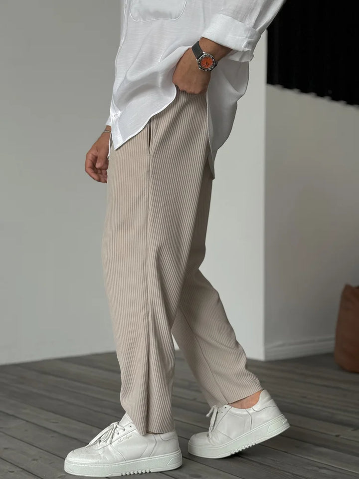 Męskie Spodnie Relax Fit Plisowane – Elegancki i Wygodny Look na Co Dzień i do Biura