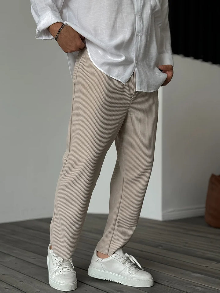Męskie Spodnie Relax Fit Plisowane – Elegancki i Wygodny Look na Co Dzień i do Biura