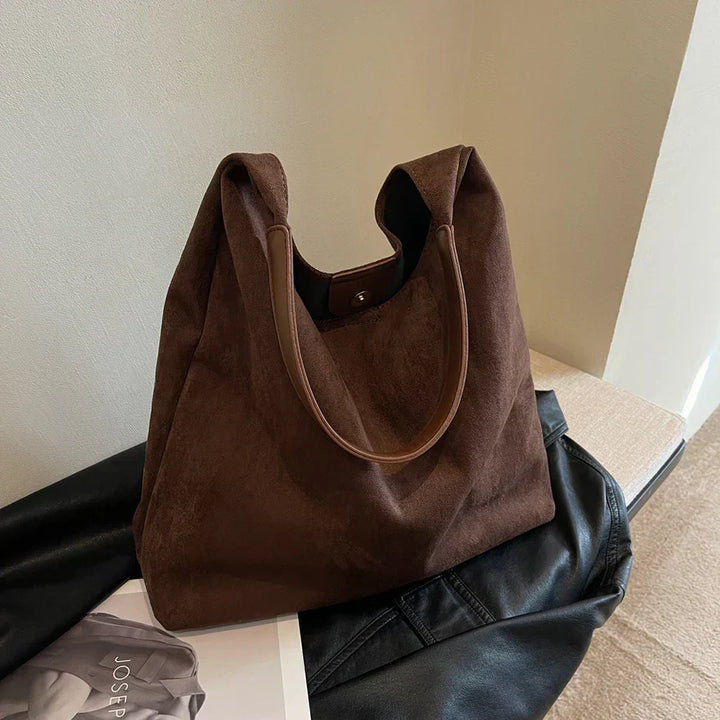 Minimalistyczna torba na ramię z szerokim paskiem do codziennego użytku